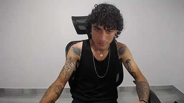 Snapshot of present_the_magic chatting on 22, 3, 2025 present the magic online show from 22, 3, 2025