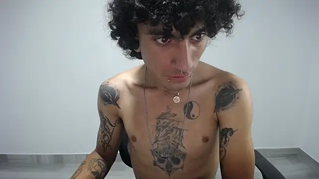 Snapshot of present_the_magic chatting on 23, 3, 2025 present the magic online show from 23, 3, 2025