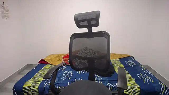 Snapshot of present_the_magic chatting on 11, 9, 2025 present the magic online show from 11, 9, 2025