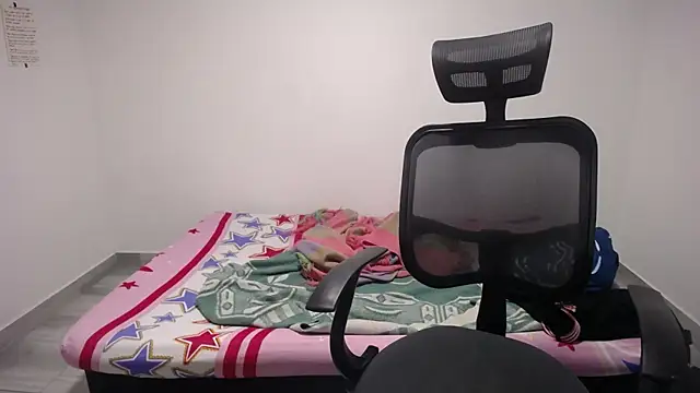 Snapshot of present_the_magic chatting on 20, 9, 2025 present the magic online show from 20, 9, 2025