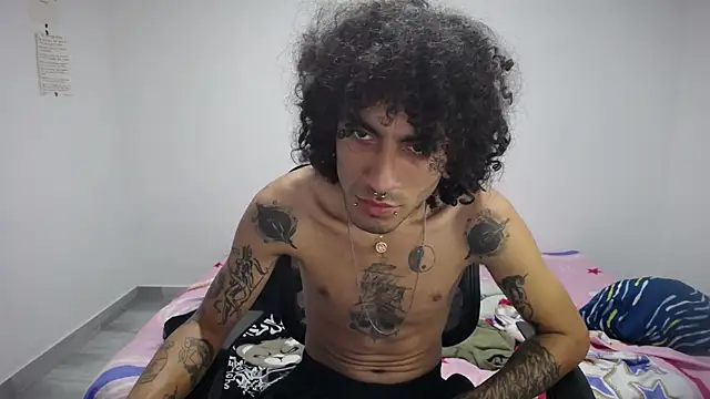 Snapshot of present_the_magic chatting on 26, 9, 2025 present the magic online show from 26, 9, 2025