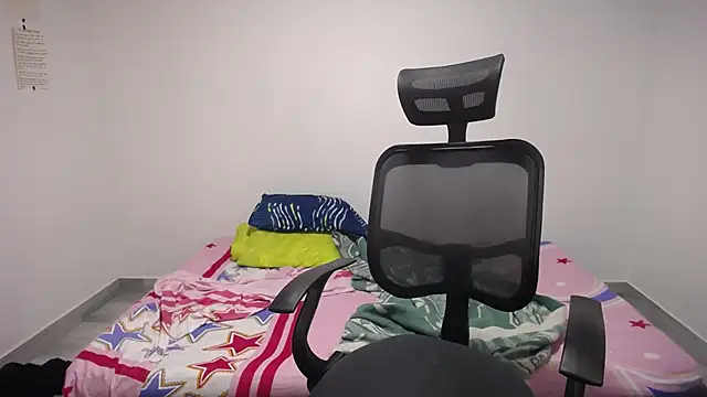 Snapshot of present_the_magic chatting on 29, 9, 2025 present the magic online show from 29, 9, 2025