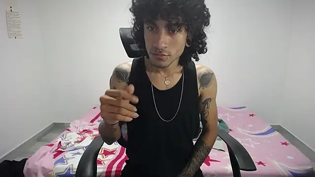 Snapshot of present_the_magic chatting on 30, 9, 2025 present the magic online show from 30, 9, 2025