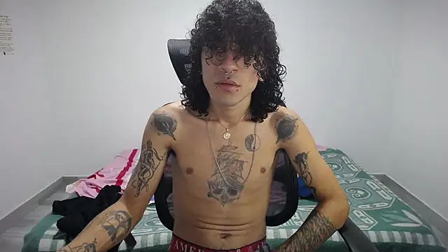 Snapshot of present_the_magic chatting on 5, 10, 2025 present the magic online show from 5, 10, 2025