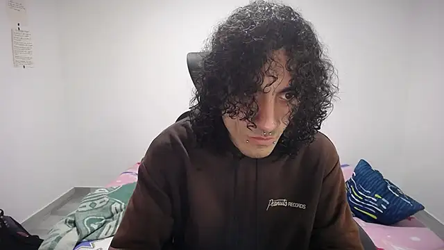 Snapshot of present_the_magic chatting on 11, 10, 2025 present the magic online show from 11, 10, 2025