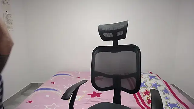 Snapshot of present_the_magic chatting on 12, 10, 2025 present the magic online show from 12, 10, 2025