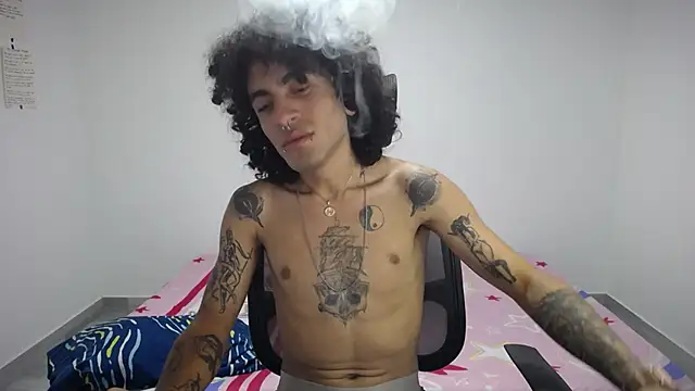 Snapshot of present_the_magic chatting on 14, 10, 2025 present the magic online show from 14, 10, 2025