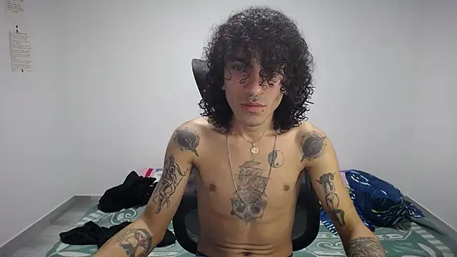 Snapshot of present_the_magic chatting on 17, 10, 2025 present the magic online show from 17, 10, 2025