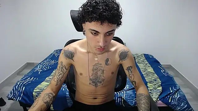 Snapshot of present_the_magic chatting on 21, 10, 2025 present the magic online show from 21, 10, 2025