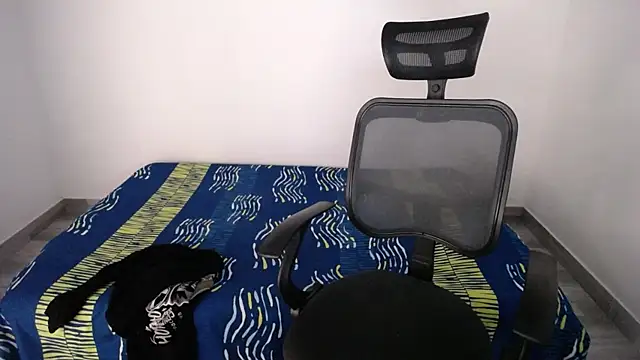 Snapshot of present_the_magic chatting on 23, 10, 2025 present the magic online show from 23, 10, 2025