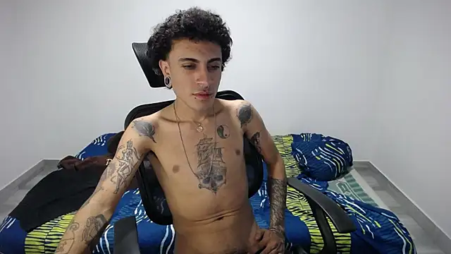 Snapshot of present_the_magic chatting on 24, 10, 2025 present the magic online show from 24, 10, 2025