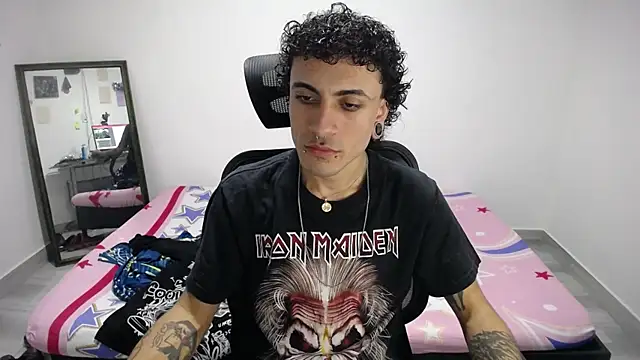 Snapshot of present_the_magic chatting on 31, 10, 2025 present the magic online show from 31, 10, 2025