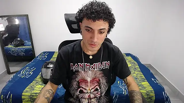 Snapshot of present_the_magic chatting on 31, 10, 2025 present the magic online show from 31, 10, 2025