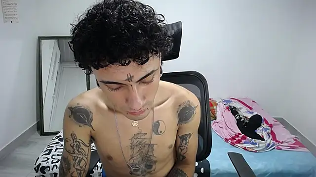 Snapshot of present_the_magic chatting on 6, 11, 2025 present the magic online show from 6, 11, 2025