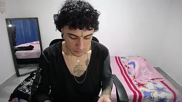 Snapshot of present_the_magic chatting on 11, 11, 2025 present the magic online show from 11, 11, 2025