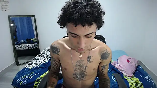 Snapshot of present_the_magic chatting on 15, 11, 2025 present the magic online show from 15, 11, 2025