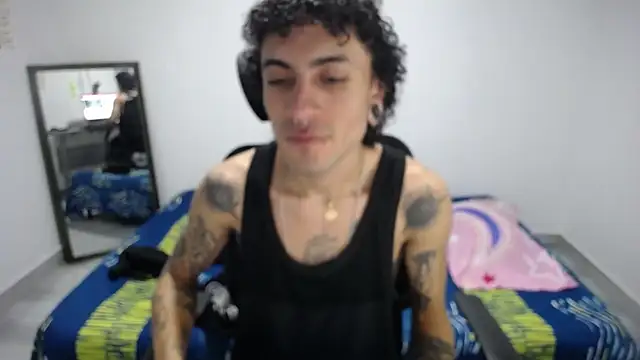 Snapshot of present_the_magic chatting on 20, 11, 2025 present the magic online show from 20, 11, 2025