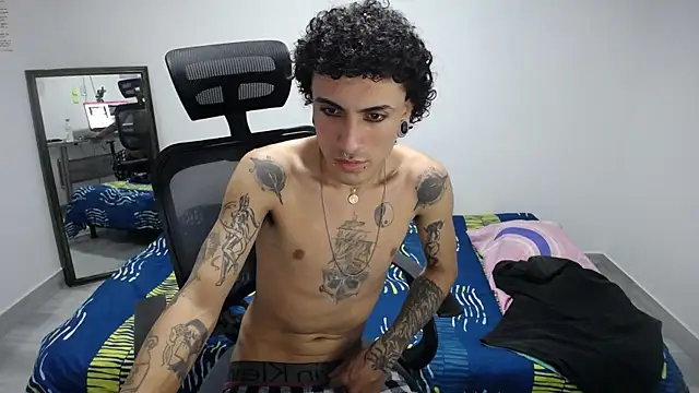 Snapshot of present_the_magic chatting on 20, 11, 2025 present the magic online show from 20, 11, 2025