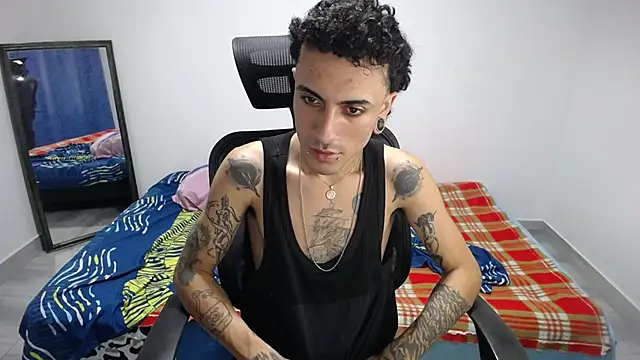 Snapshot of present_the_magic chatting on 23, 11, 2025 present the magic online show from 23, 11, 2025