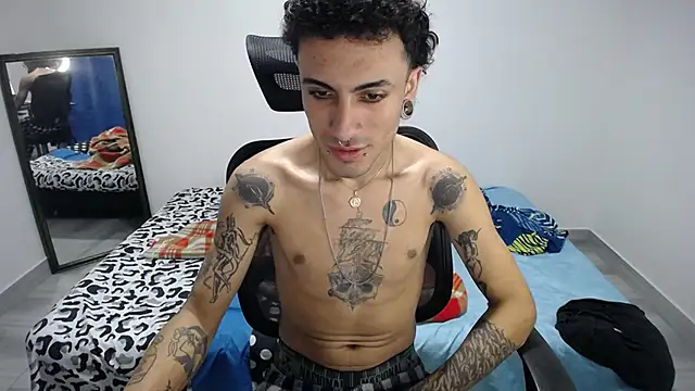 Snapshot of present_the_magic chatting on 27, 11, 2025 present the magic online show from 27, 11, 2025