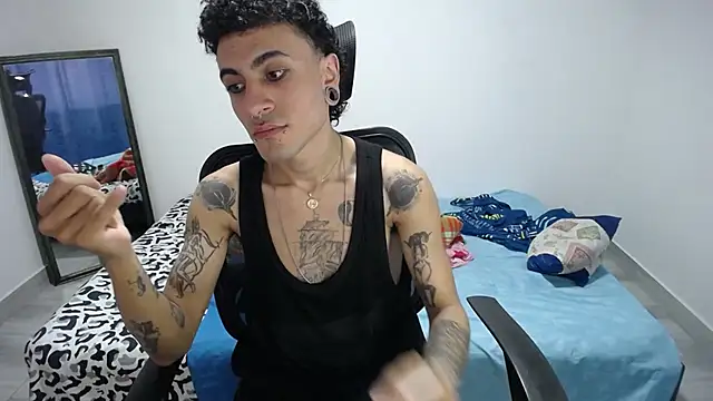 Snapshot of present_the_magic chatting on 29, 11, 2025 present the magic online show from 29, 11, 2025