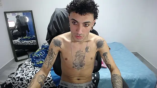 Snapshot of present_the_magic chatting on 1, 12, 2025 present the magic online show from 1, 12, 2025