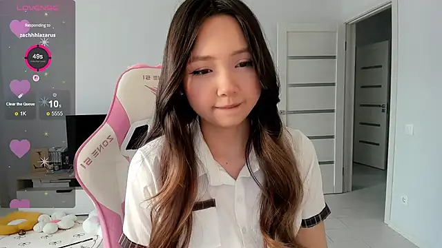 Fluffy Rose online show from 18, 4, 2026