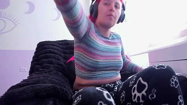 bonnie moon  online show from 6, 10, 2025