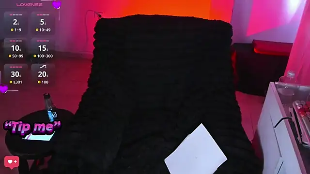 bonnie moon  online show from 24, 10, 2025