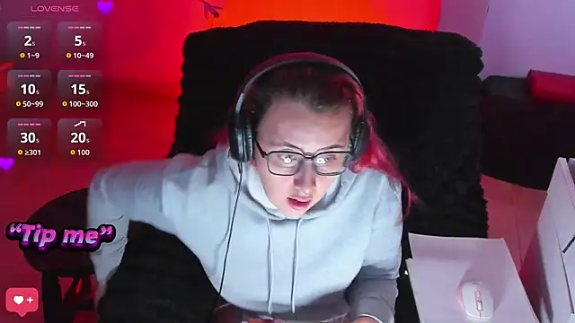 bonnie moon  online show from 25, 10, 2025