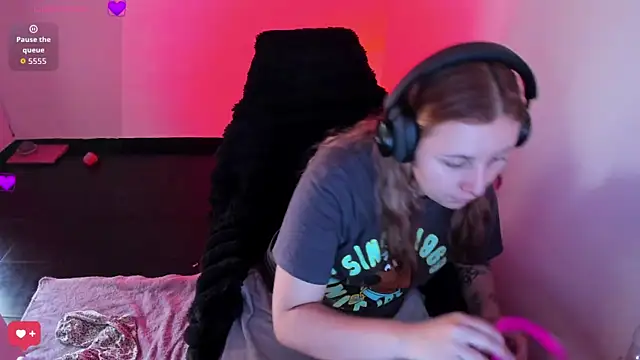 bonnie moon  online show from 7, 3, 2026