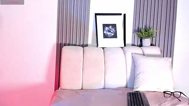 Snapshot of Kayla_stern_ chatting on 24, 4, 2026 Kayla stern online show from 24, 4, 2026