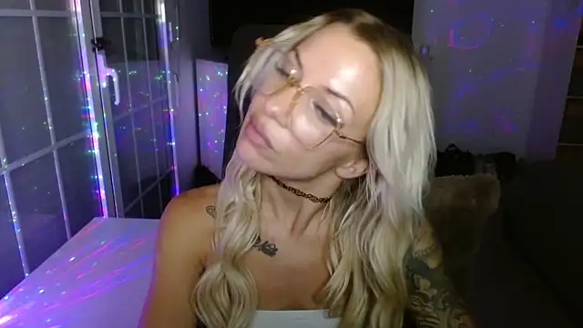 Snapshot of JuicyJanexo chatting on 12, 6, 2026 JuicyJanexo online show from 12, 6, 2026