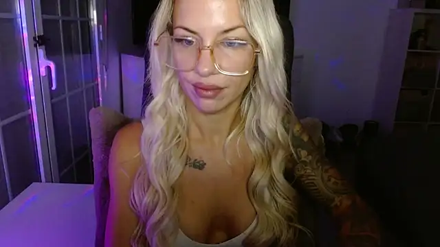 Snapshot of JuicyJanexo chatting on 18, 6, 2026 JuicyJanexo online show from 18, 6, 2026