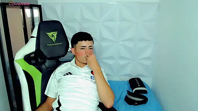 Snapshot of bby_santi chatting on 17, 12, 2024 bby santi online show from 17, 12, 2024