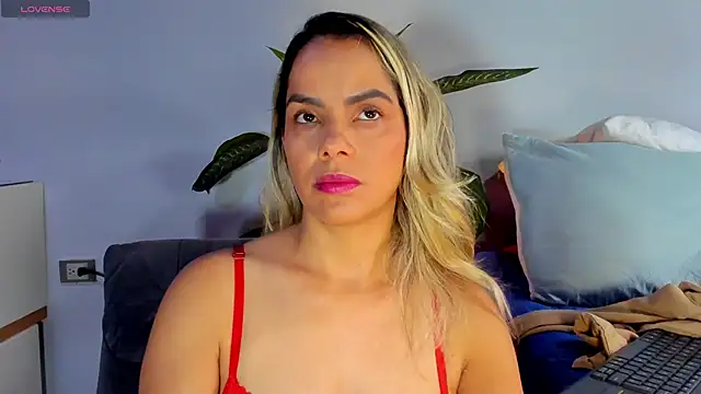 Snapshot of ClaraMariaMon chatting on 14, 2, 2025 ClaraMariaMon online show from 14, 2, 2025