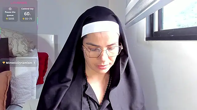 Snapshot of ClaraMariaMon chatting on 11, 10, 2025 ClaraMariaMon online show from 11, 10, 2025