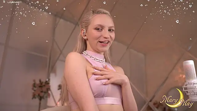 Snapshot of marylunamay chatting on 11, 1, 2026 marylunamay online show from 11, 1, 2026