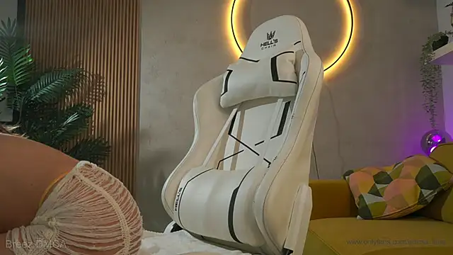 Snapshot of emma_land chatting on 8, 4, 2026 emma land online show from 8, 4, 2026