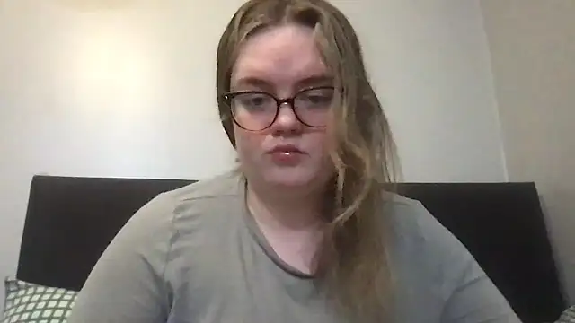 honeyyy24 online show from 12, 4, 2026