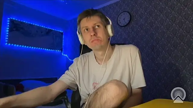 Snapshot of Aki-Laky chatting on 5, 4, 2026 Aki-Laky online show from 5, 4, 2026