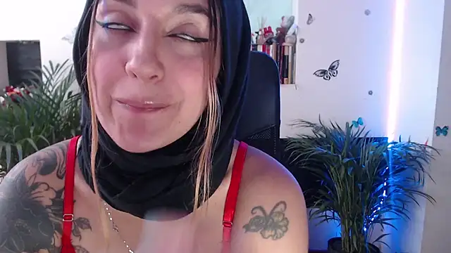 Snapshot of Lia-mitch chatting on 5, 3, 2026 Lia-mitch online show from 5, 3, 2026