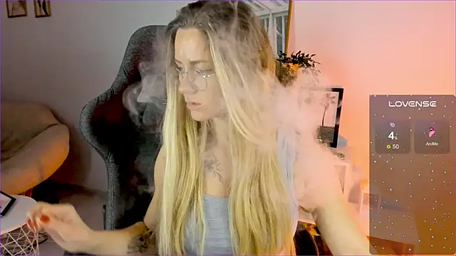 LadyIzabel online show from 2, 12, 2024