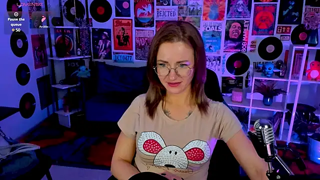 LadyIzabel online show from 3, 3, 2025