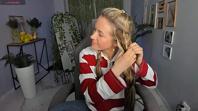 LadyIzabel online show from 17, 4, 2026