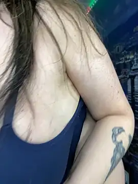 curvyfunlover online show from 17, 4, 2026