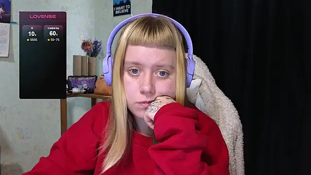 Snapshot of June_shy0 chatting on 16, 10, 2025 June shy0 online show from 16, 10, 2025