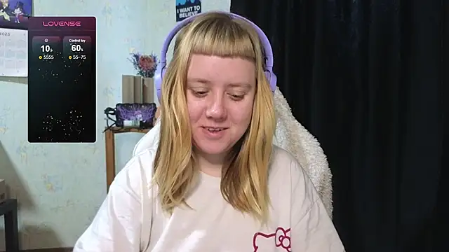 Snapshot of June_shy0 chatting on 19, 10, 2025 June shy0 online show from 19, 10, 2025
