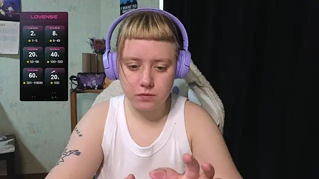 Snapshot of June_shy0 chatting on 22, 10, 2025 June shy0 online show from 22, 10, 2025