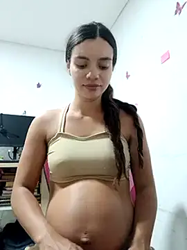 Snapshot of helen_kinett chatting on 19, 4, 2026 helen kinett online show from 19, 4, 2026